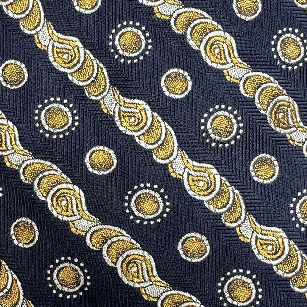 Vakko Silk Tie Navy Gold Chain Medallion Stripe Pattern Wide 55x3.75 in